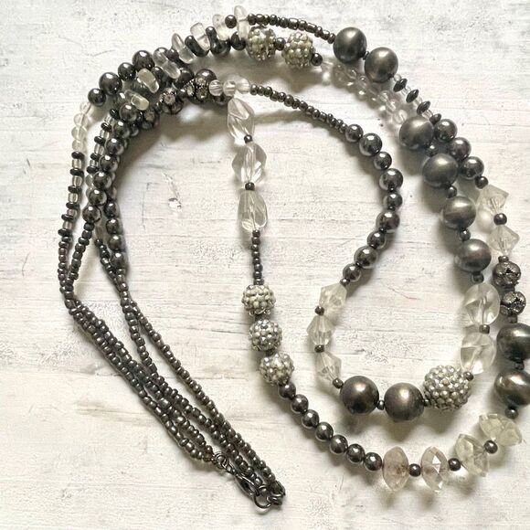 Long double stranded grey beaded necklace - Picture 8 of 12